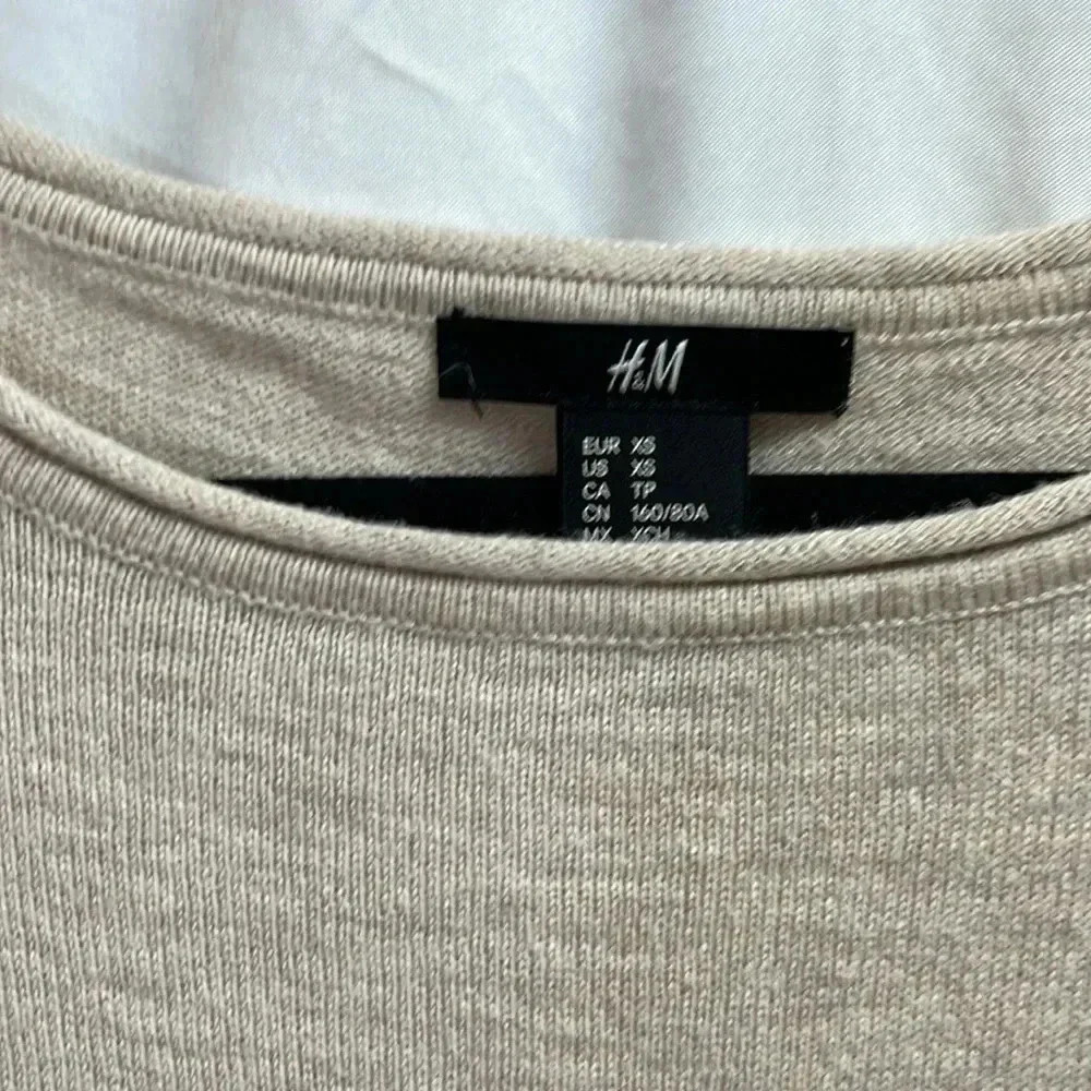 🤍 H&M Beige Lightweight Sweater Long Sleeve Soft Knit Top Size XS - Picture 3 of 6